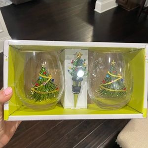 Christmas wine glasses. 19 ounce x 2 and a wine stopper